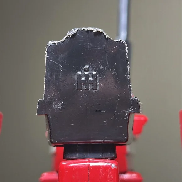 ERTL Vintage Farmall International Harvester 966 - 1/16 scale - Picture 13 of 17